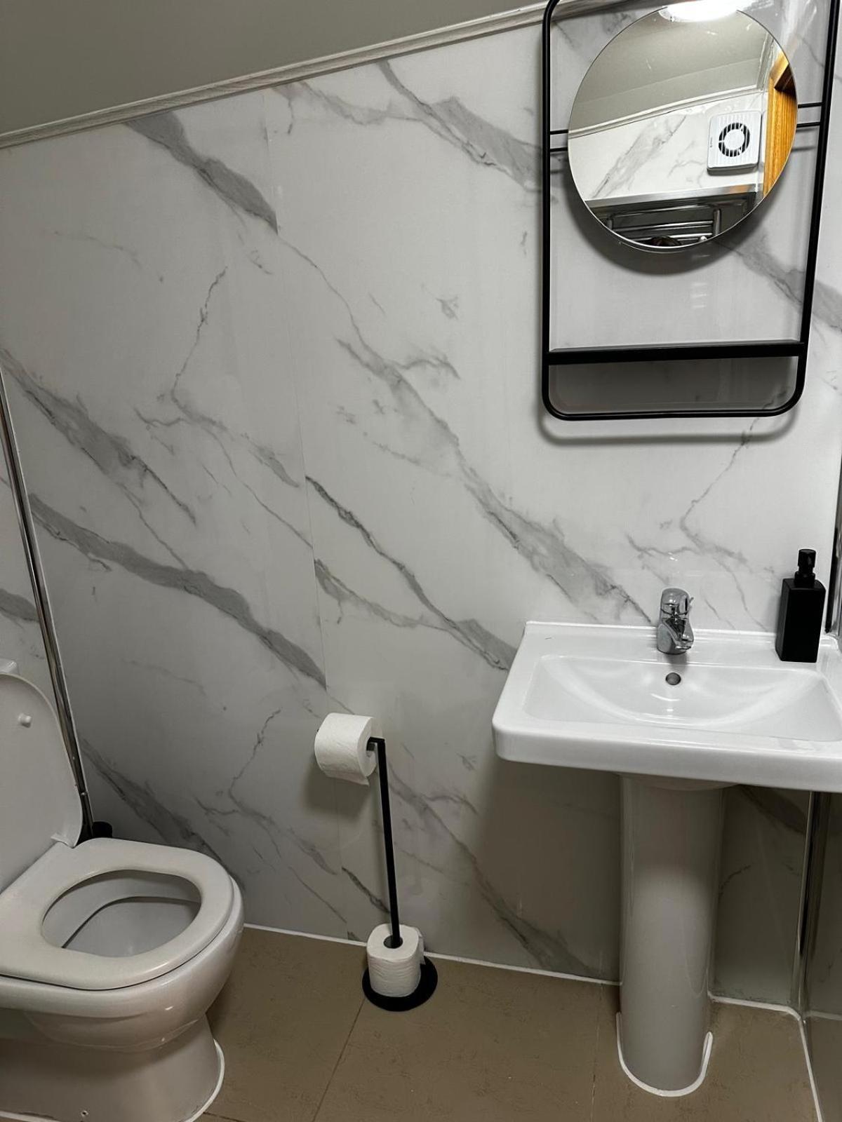 Fb1-Spacious Basement Studio Flat Fits 2- Near Hyde Park Londres Exterior foto
